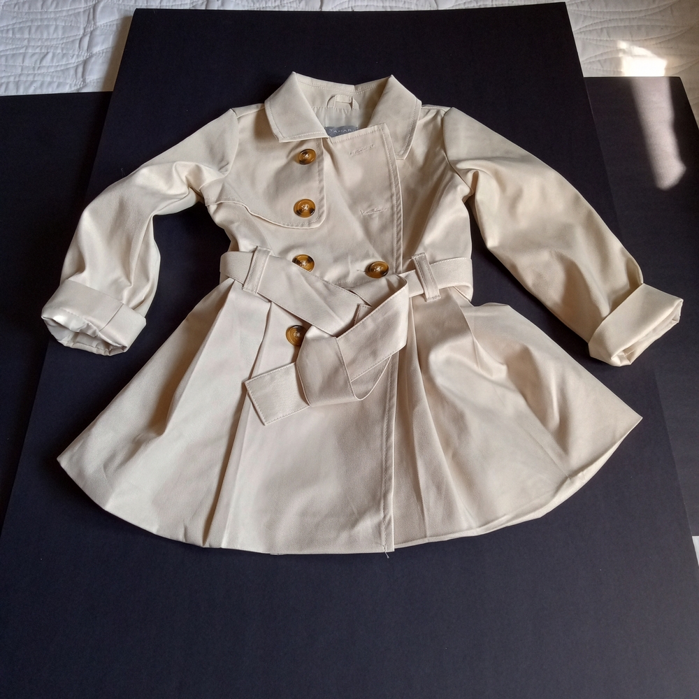 Tahari Cream Kids Trench Coat. Size T2 New!!!